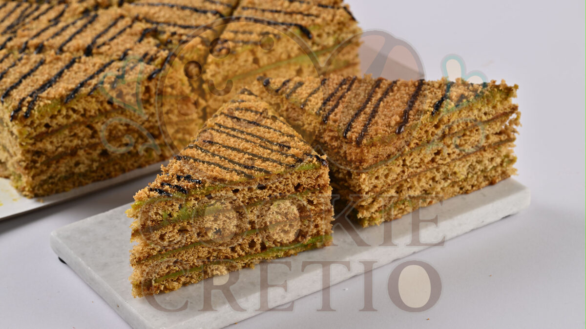Ballı Cevizli Pasta
